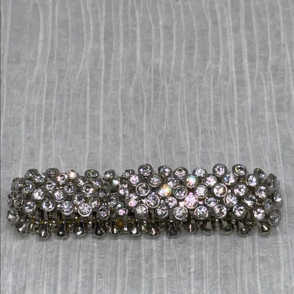 Elegant Silver tone bezel set rhinestone stretch Bracelet so pretty